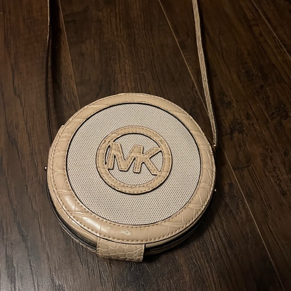 Michael Kors Round Canteen Crossbody Bag Aidy Small Croc Tan Leather. - Picture 5 of 7